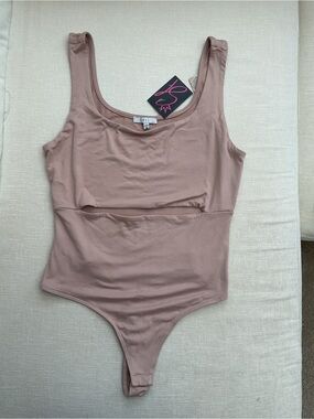 iris Scoop Neck Bodysuit in Mauve Pink